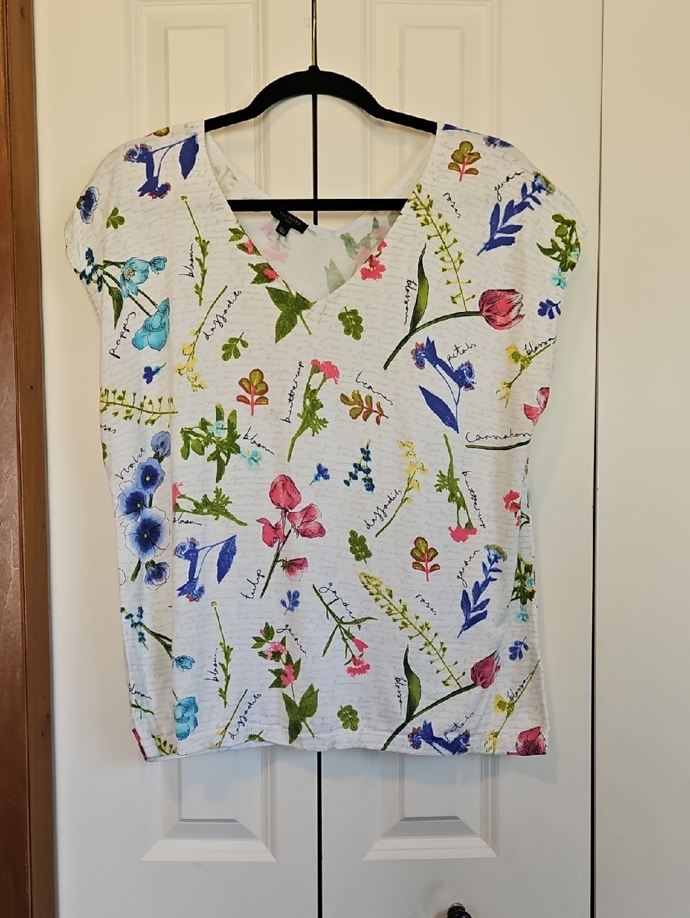 Talbots White V-Neck Floral Print Top with Multicolor Blooms Size XLP